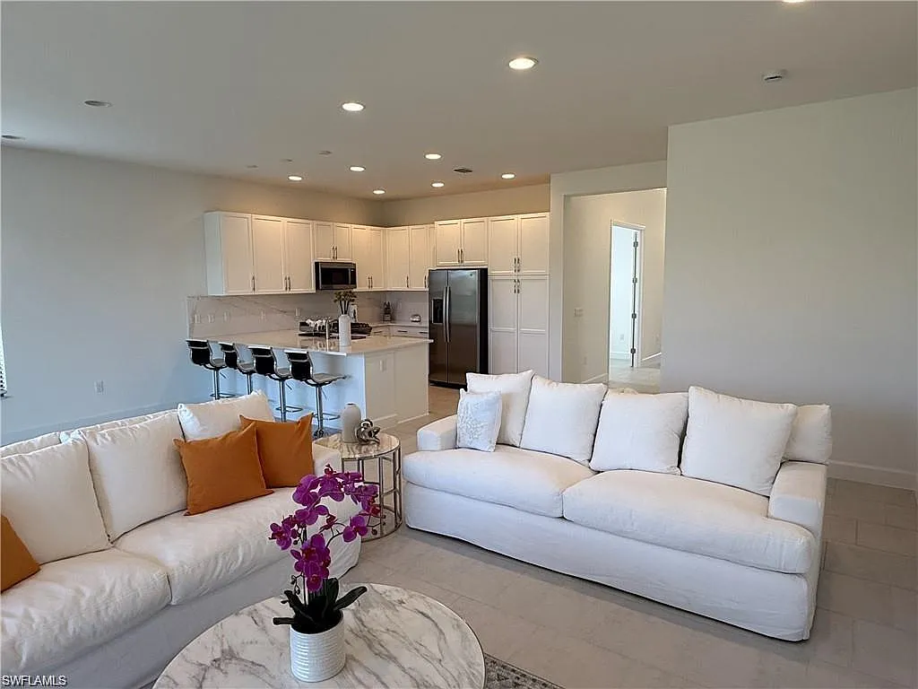 3 bed, 3.0 bath, 2135 sqft, $3,800 — Photo 3