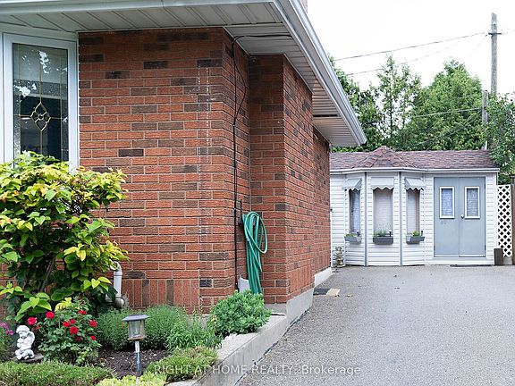 3rd image of 186 King Edward Ave