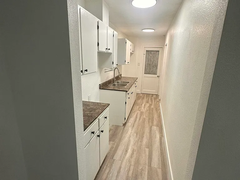 934 Simmons Ave #1/2 — Photo 6