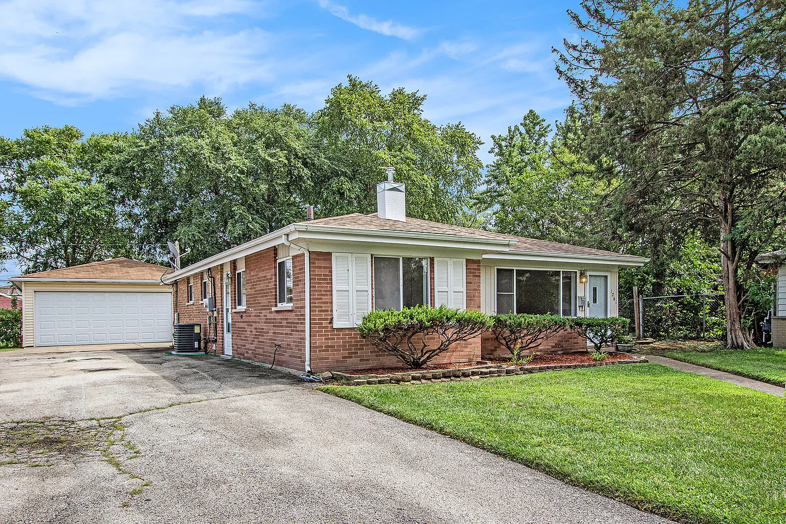 1261 Balmoral Ave photo 1
