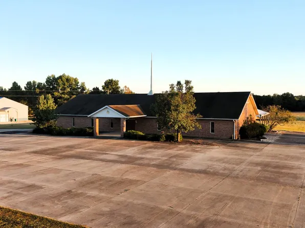 220 County Highway 16, Xenia, IL 62899