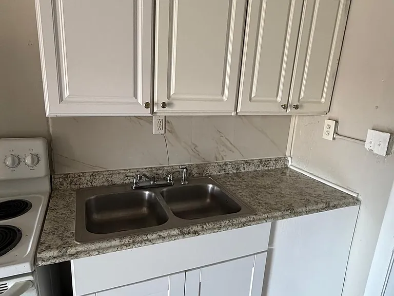 541 Washington Ave #8 — Photo 1