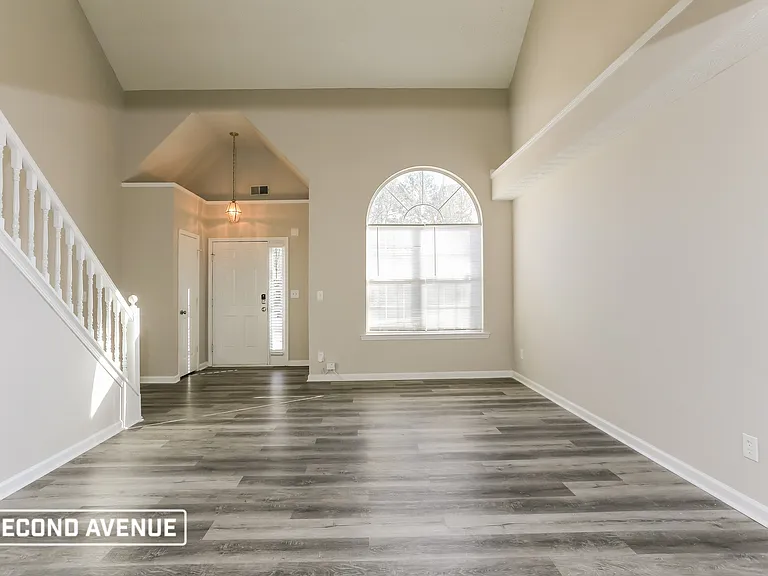 1600 Beech Grove Dr — Photo 5