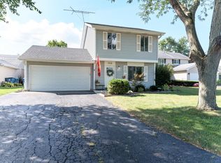 1713 Cumberland Rd, Aurora, IL 60504
