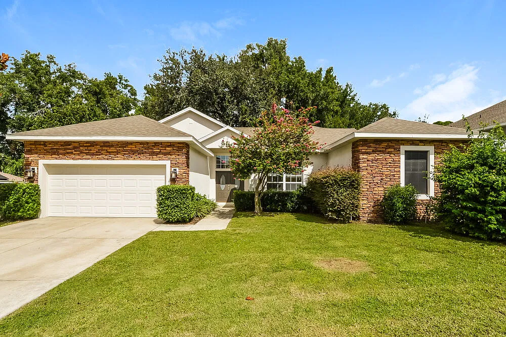 3 bed, 2.0 bath, 1960 sqft, $2,265 — Photo 1