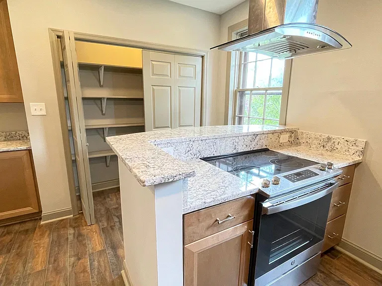 1220 King St #1 — Photo 8