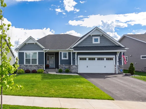 2040 Diamond Ln, Lino Lakes, MN 55038