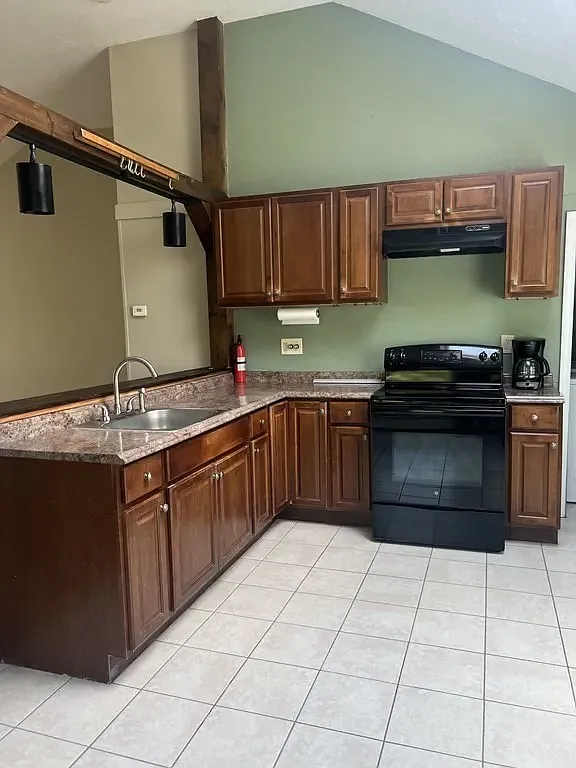 3 bed, 1300 sqft, $3,100 — Photo 3