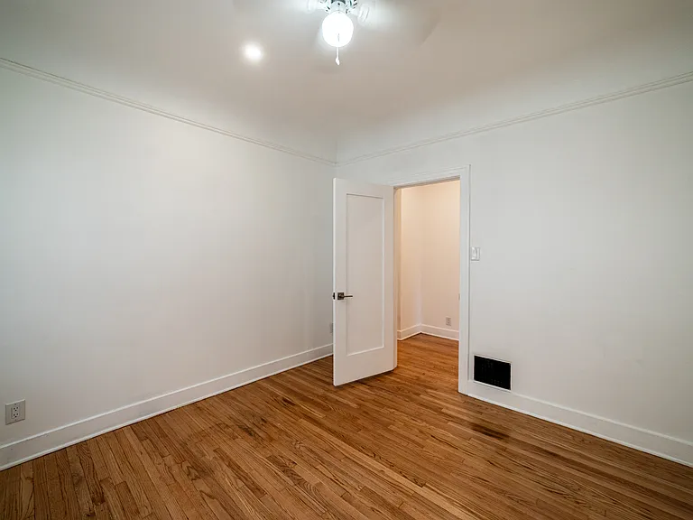 242 S Sycamore Ave #1/2 — Photo 15