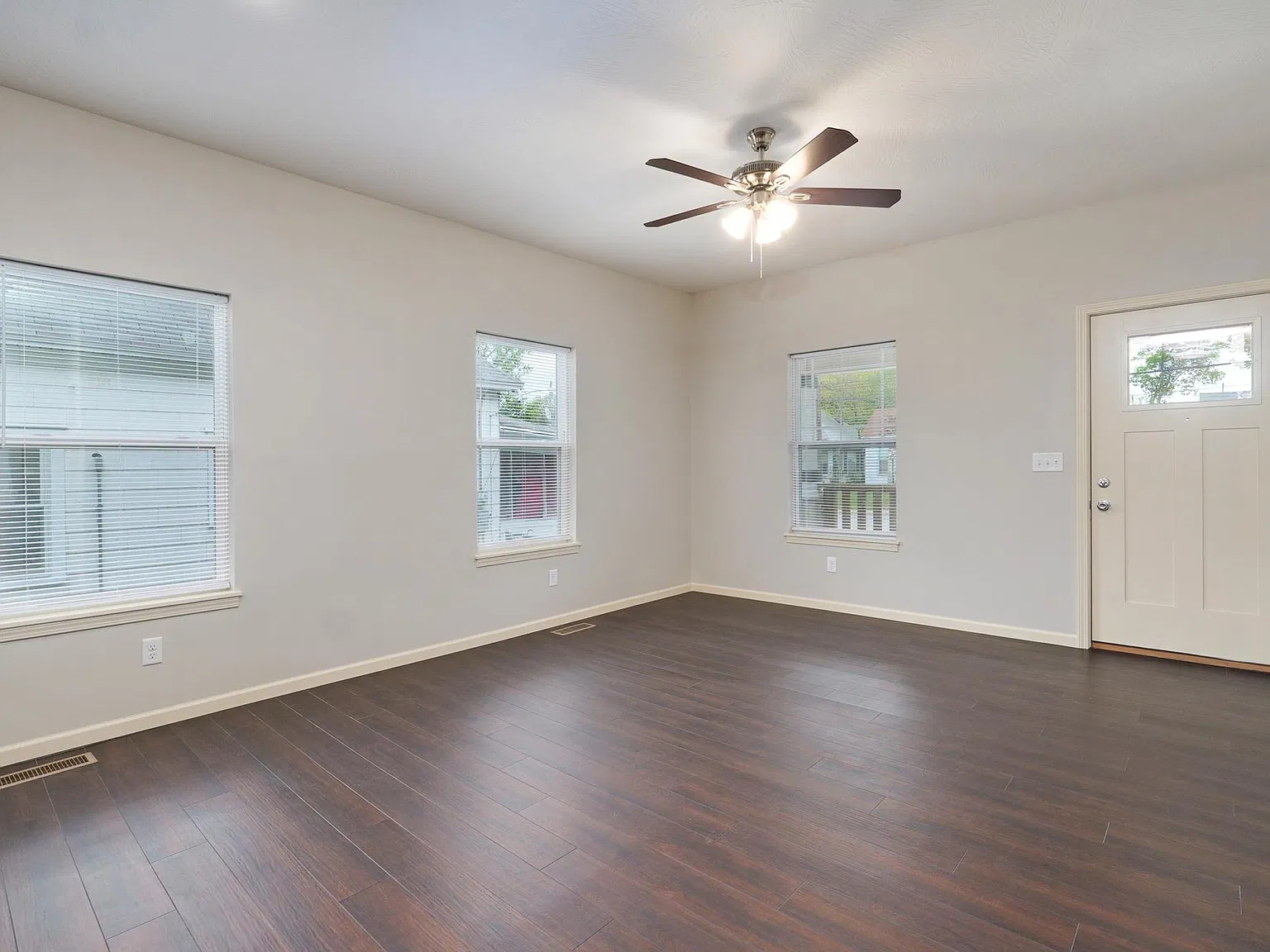 3 bed, 1500 sqft, $1,650 — Photo 2