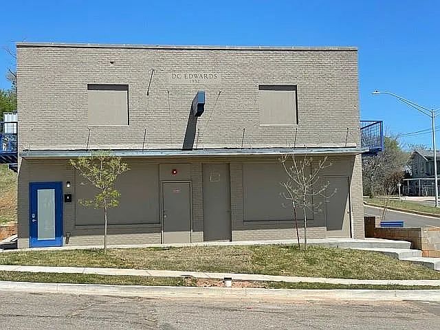 1st image of 1233 NE 6th St #3