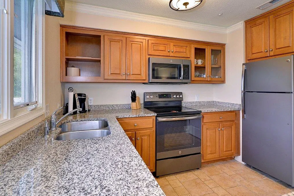 2 bed, 1401 sqft, $3,300 — Photo 4
