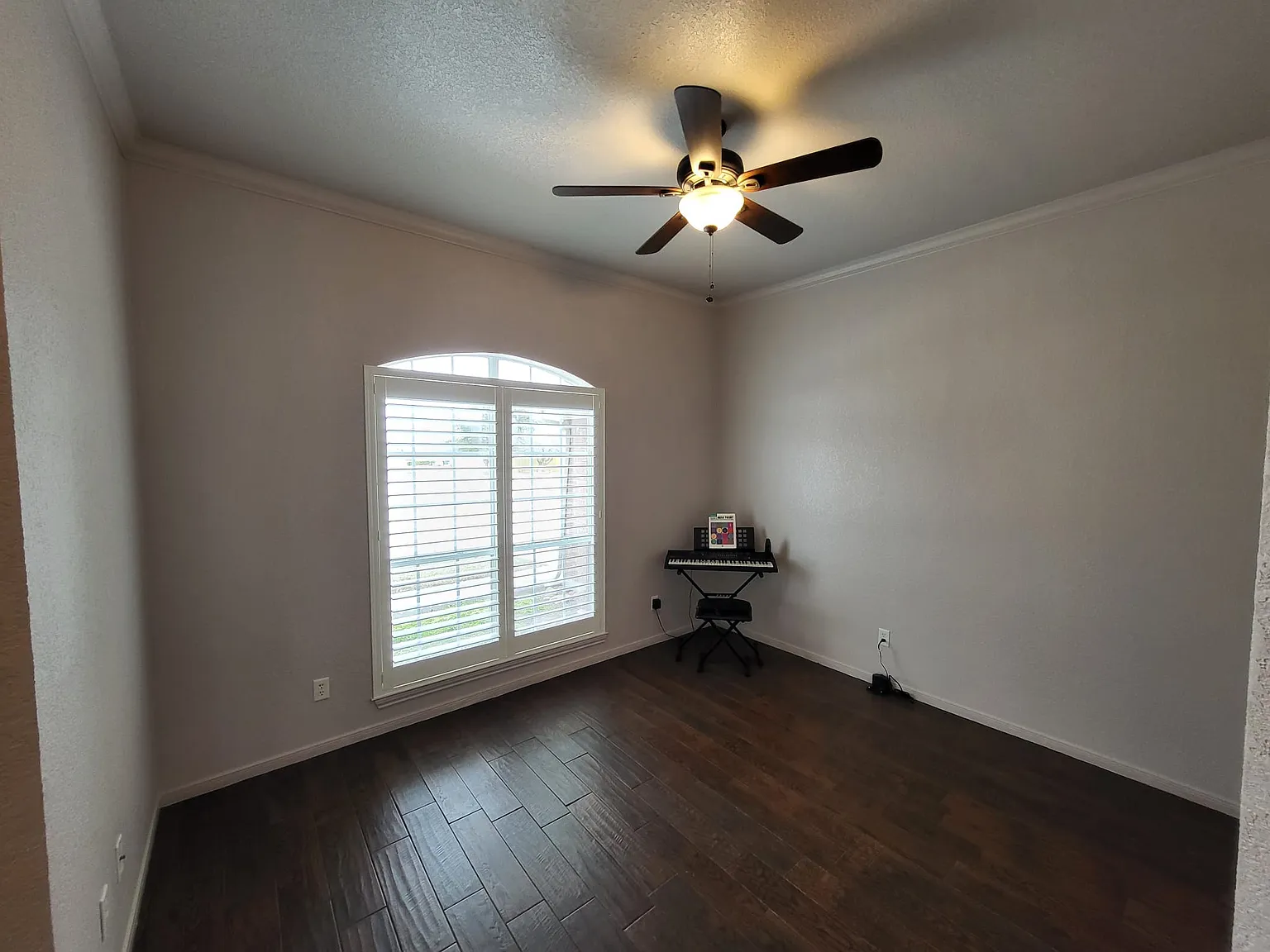 4 bed, 1864 sqft, $2,000 — Photo 2