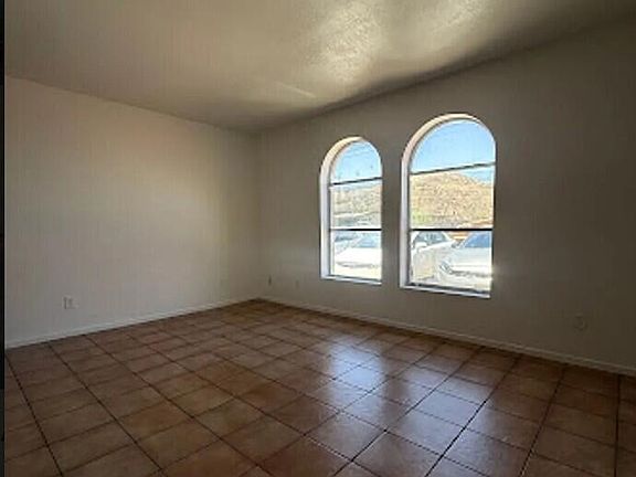 5th image of 10213 N 15TH Avenue