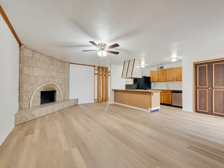 409 Forestwood Dr — Photo 2