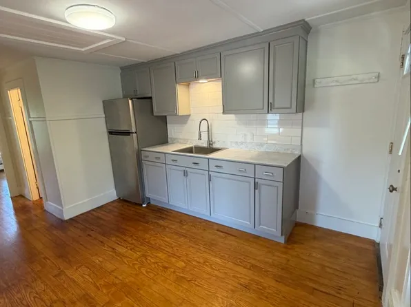 91 Sullivan St APT 3, Berwick, ME 03901