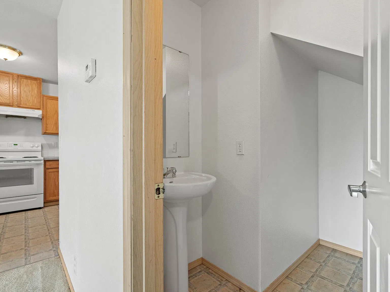 3 bed, 1691 sqft, $3,650 — Photo 3