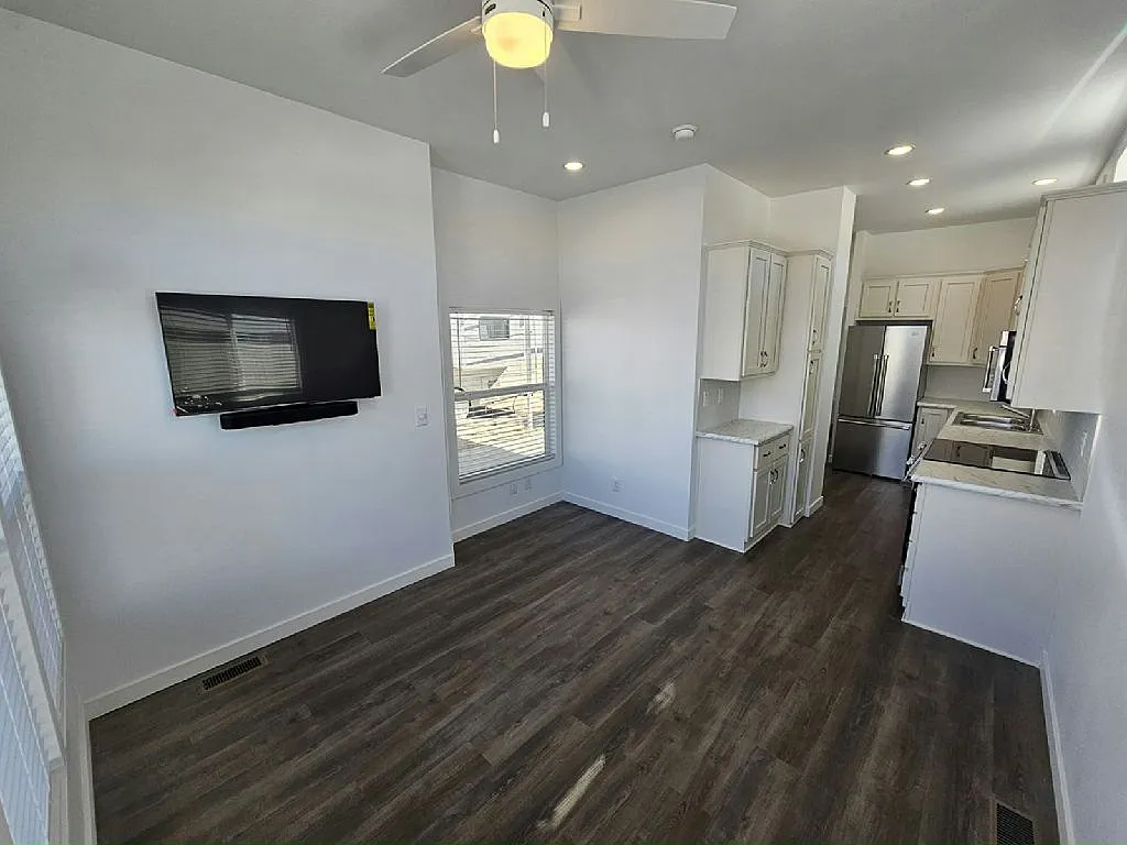 1 bed, 1.0 bath, 385 sqft, $1,199 — Photo 4