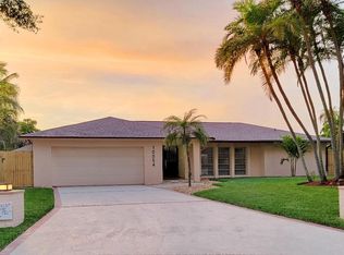 10054 S Yacht Club Dr, Treasure Island, FL 33706