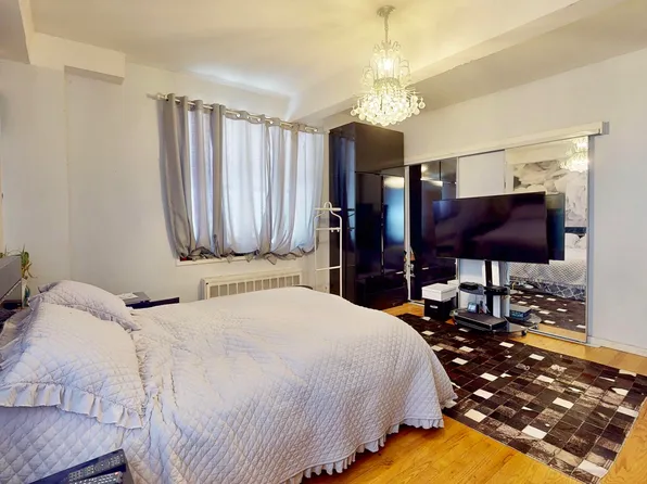 2546 East 13th Street image 5 of 10