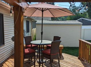 4014 Lotus Dr, Waterford, MI 48329