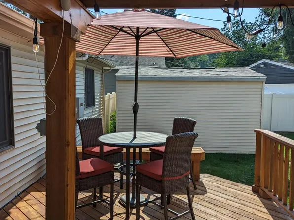 4014 Lotus Dr, Waterford, MI 48329