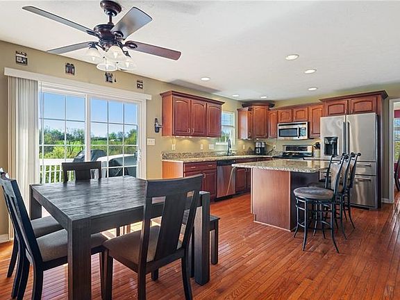 5th image of 629 Alex Ct