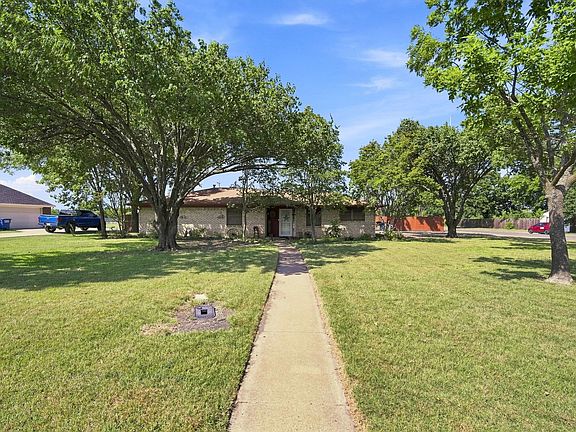 5th image of 300 Pebble Creek Ln