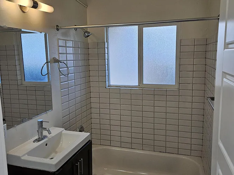 2108 E Fairmount Ave #19A — Photo 14
