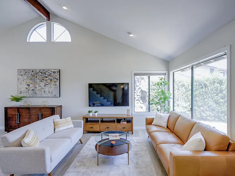 25425 Mandarin Ct — Photo 25