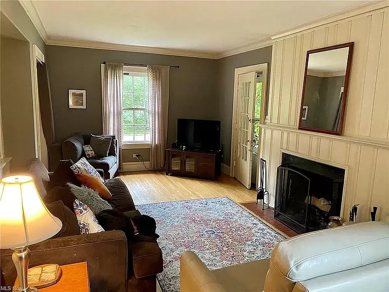 1551 Crest Rd — Photo 5