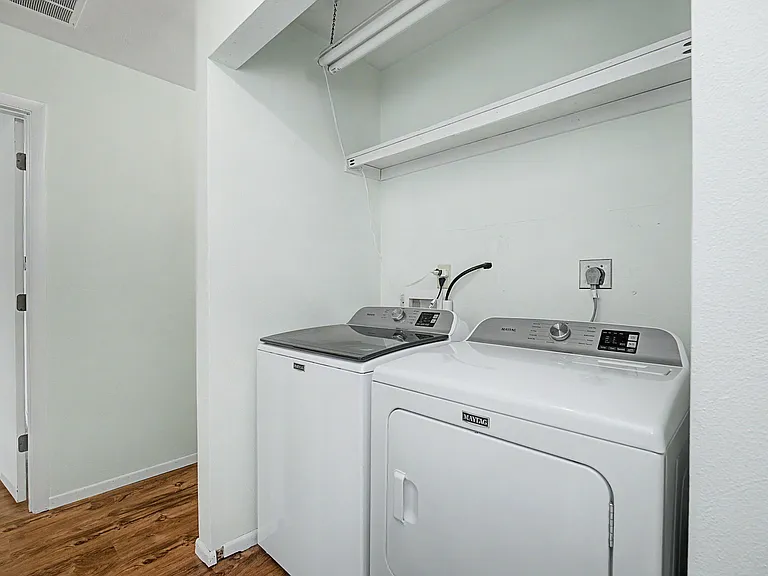 452 Jamesway Dr — Photo 12