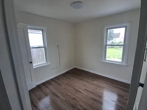 379 W Stewart St — Photo 8