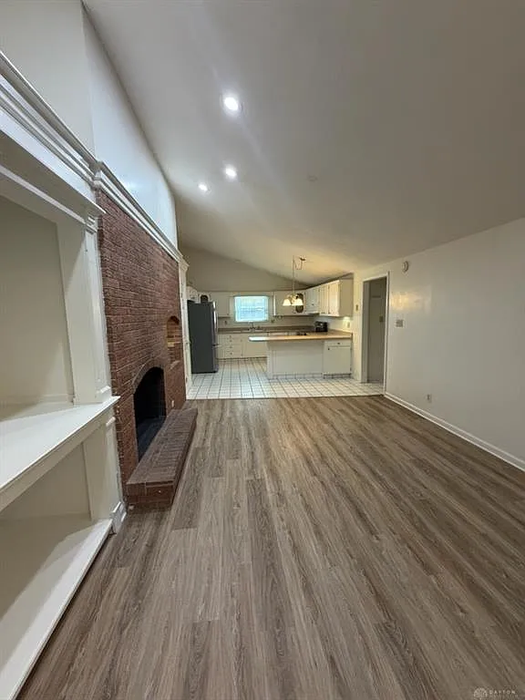 3 bed, 2.5 bath, 1801 sqft, $1,695 — Photo 3