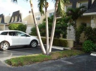 2302 NE 7th St, Hallandale Beach, FL 33009