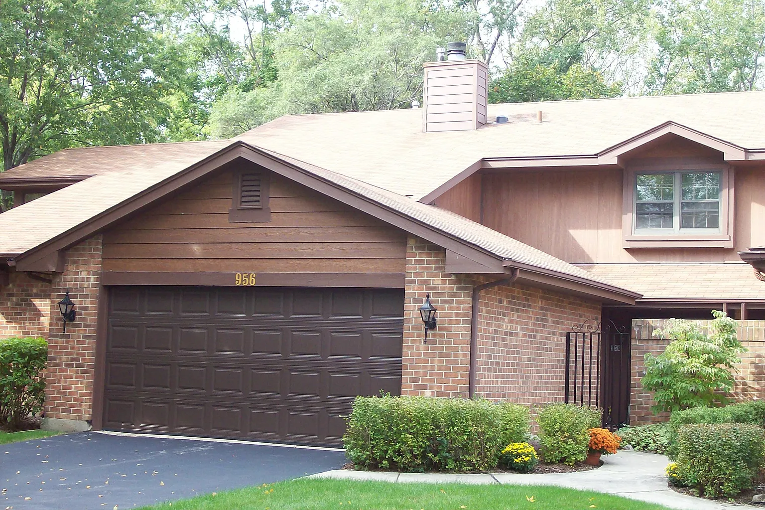956 Indian Boundary Dr photo 1