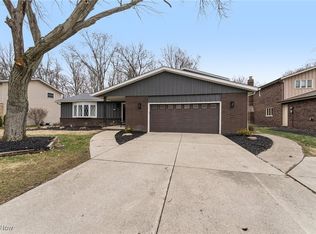 1653 Beethoven Dr, Westlake, OH