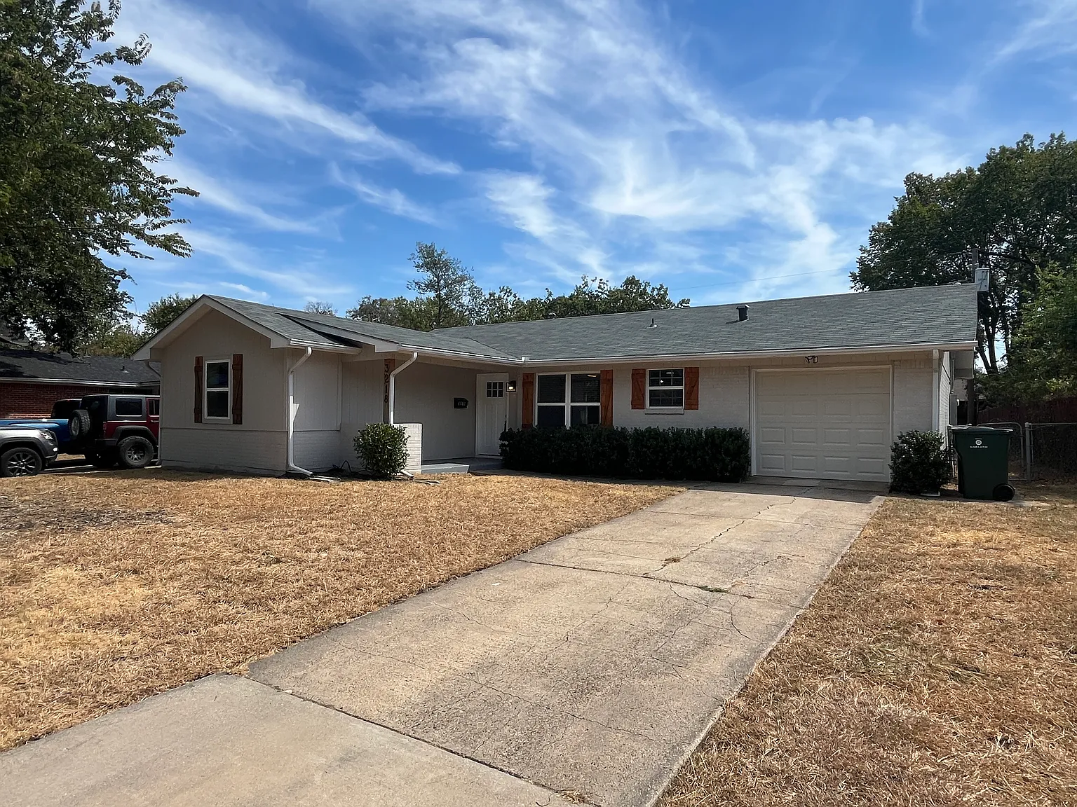 3 bed, 1.5 bath, 1188 sqft, $2,100 — Photo 3
