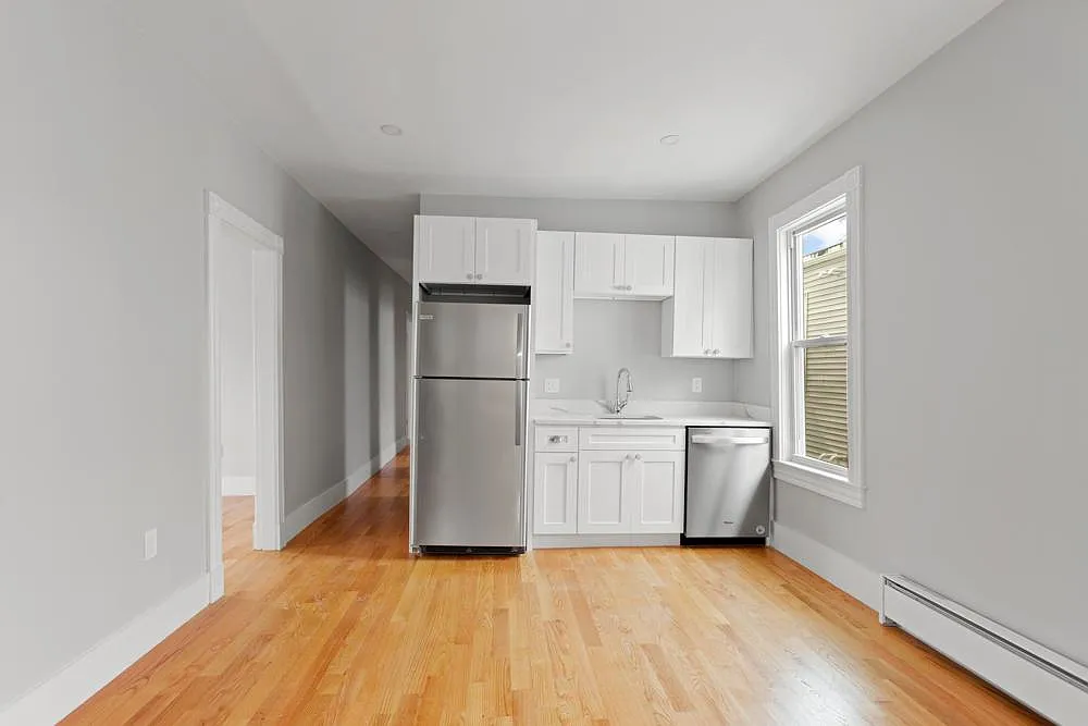 4 bed, 1300 sqft, $3,000 — Photo 1