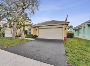 9304 Arborwood Cir, Davie, FL 33328