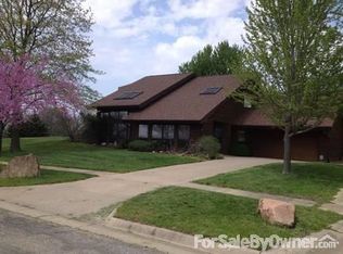 5606 SW Reeder St, Topeka, KS 66604