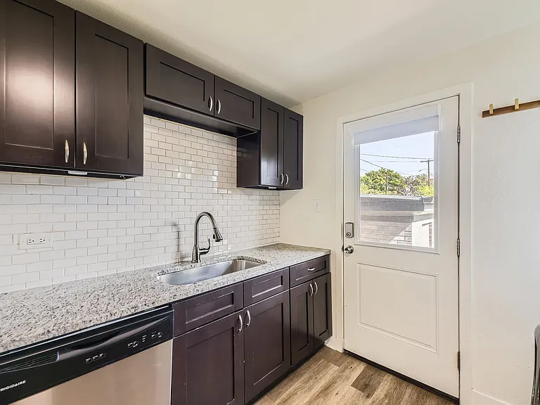 3221 E 33rd Ave — Photo 5