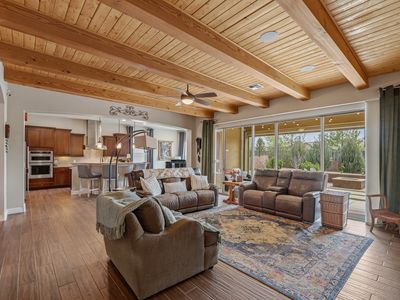 4687 Las Plazuelas, Santa Fe, NM, 87507