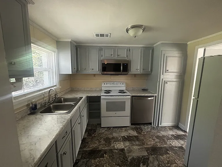 461 Sweetwater Cir — Photo 8