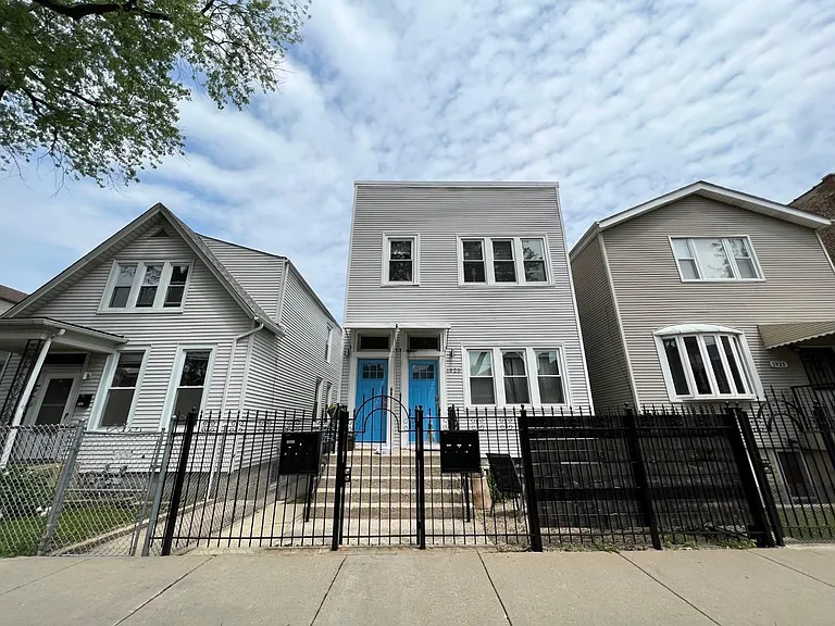 1925 N Albany Ave #3R — Photo 1