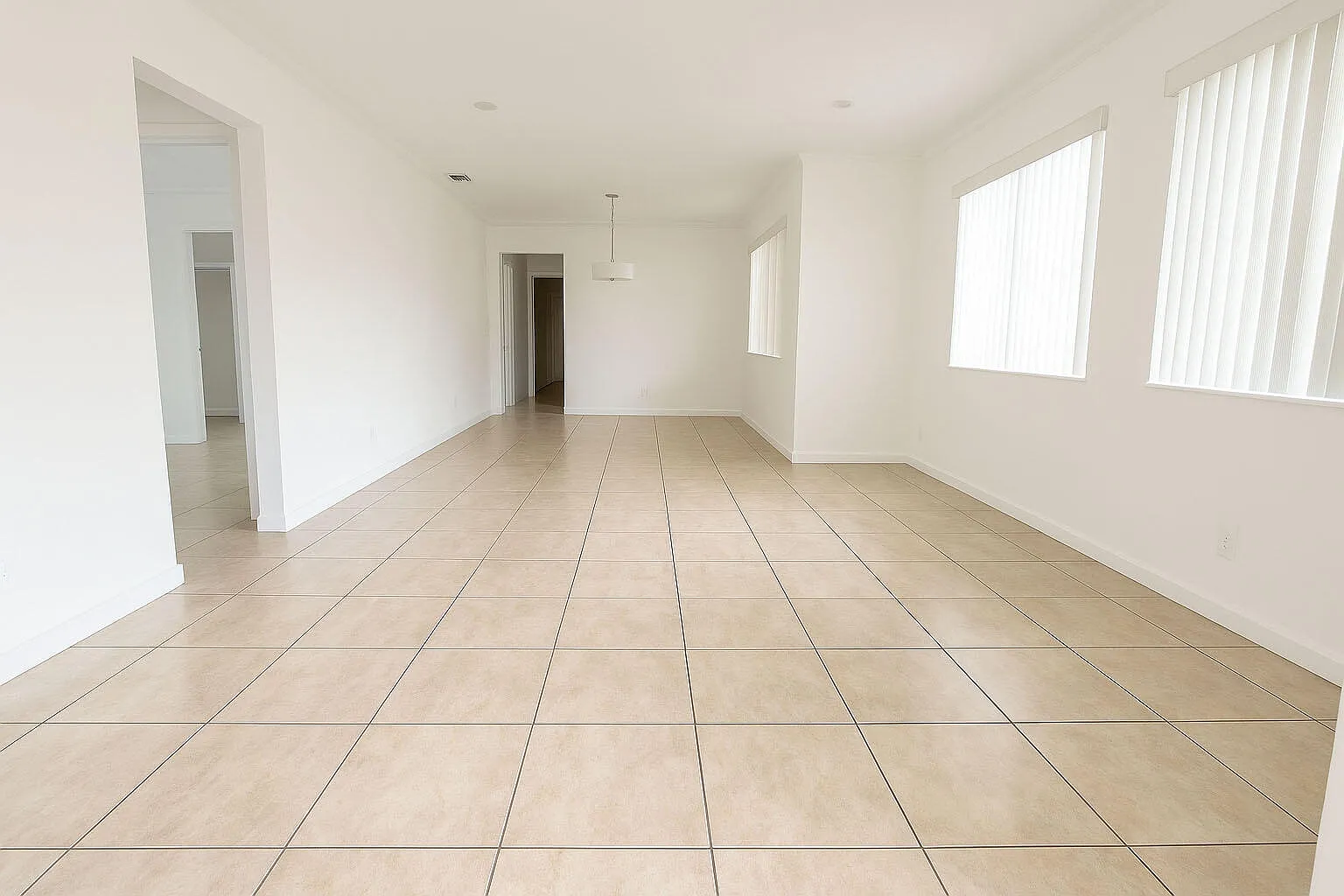 3 bed, 2.0 bath, 1450 sqft, $2,995 — Photo 3