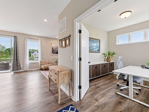 5th image of 1049 Fabel Ln