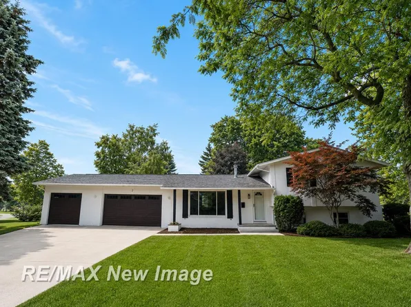 2 Mary Lane Ct, Frankenmuth, MI 48734