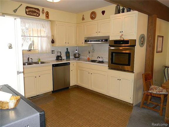 5th image of 4928 Driftwood Dr