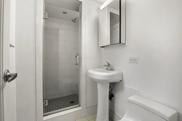 Rented by Stonehenge NYC LLC | media 8